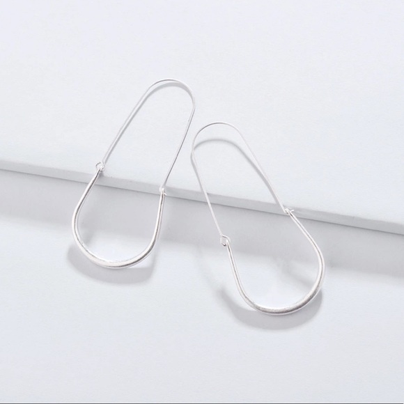 Chic Gold Minimalist Horseshoe Hoop Drop Earrings - Picture 2 of 2